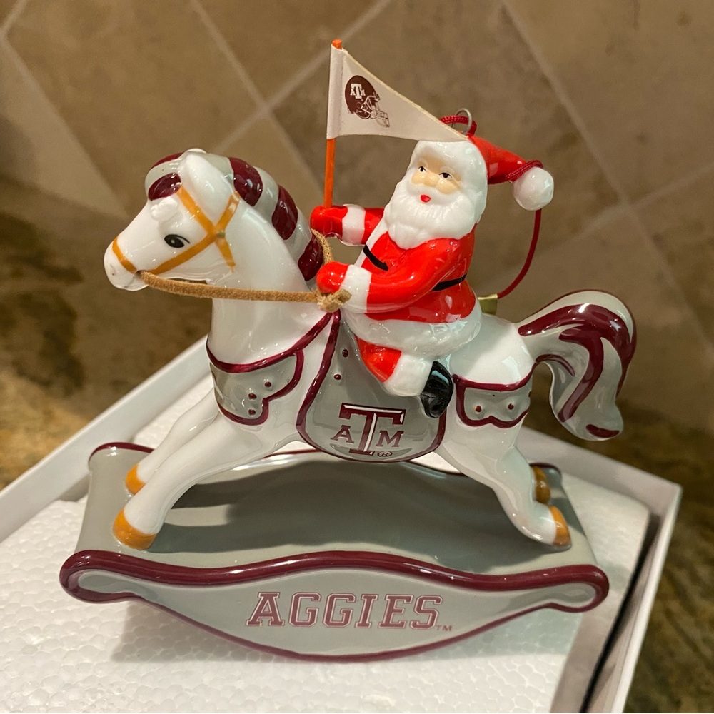 Danbury Mint TEXAS A&M AGGIES Christmas ROCKIN’ SANTA Horse Ornament: NCAA